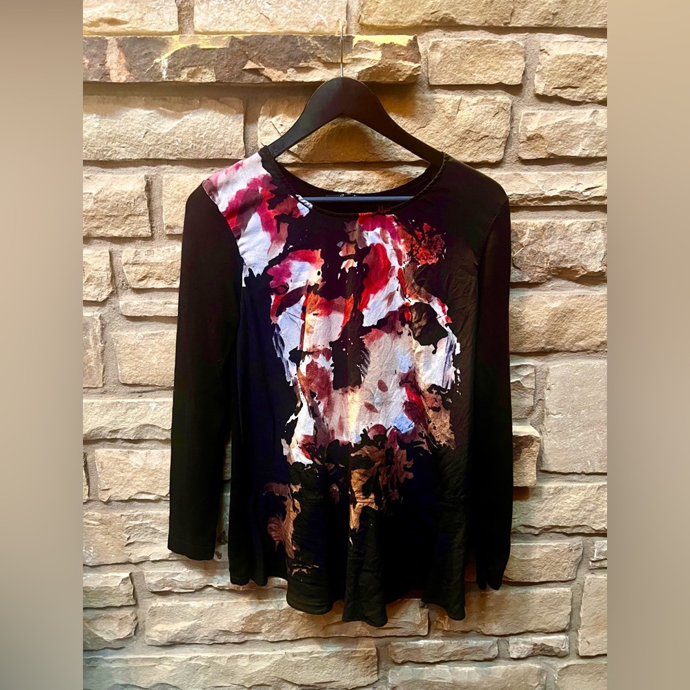 Zozo size M black graphic print sweater.